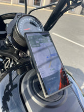 Load image into Gallery viewer, 2022 Harley-Davidson Nightster 975 Quadlock phone mount